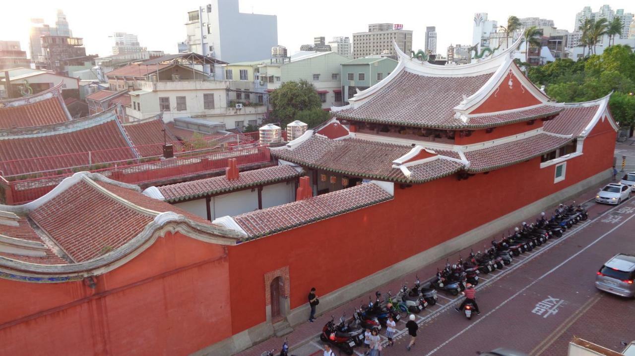 Temple Side Hostel Tainan Exterior foto